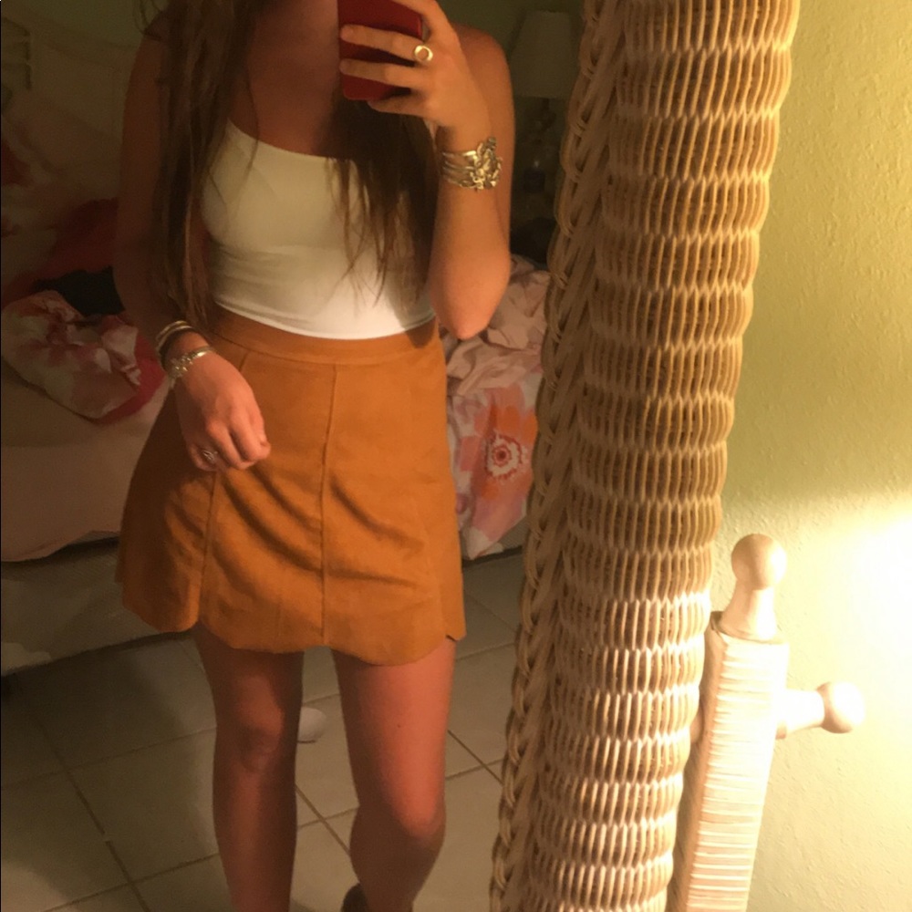 Adorable suede skirt